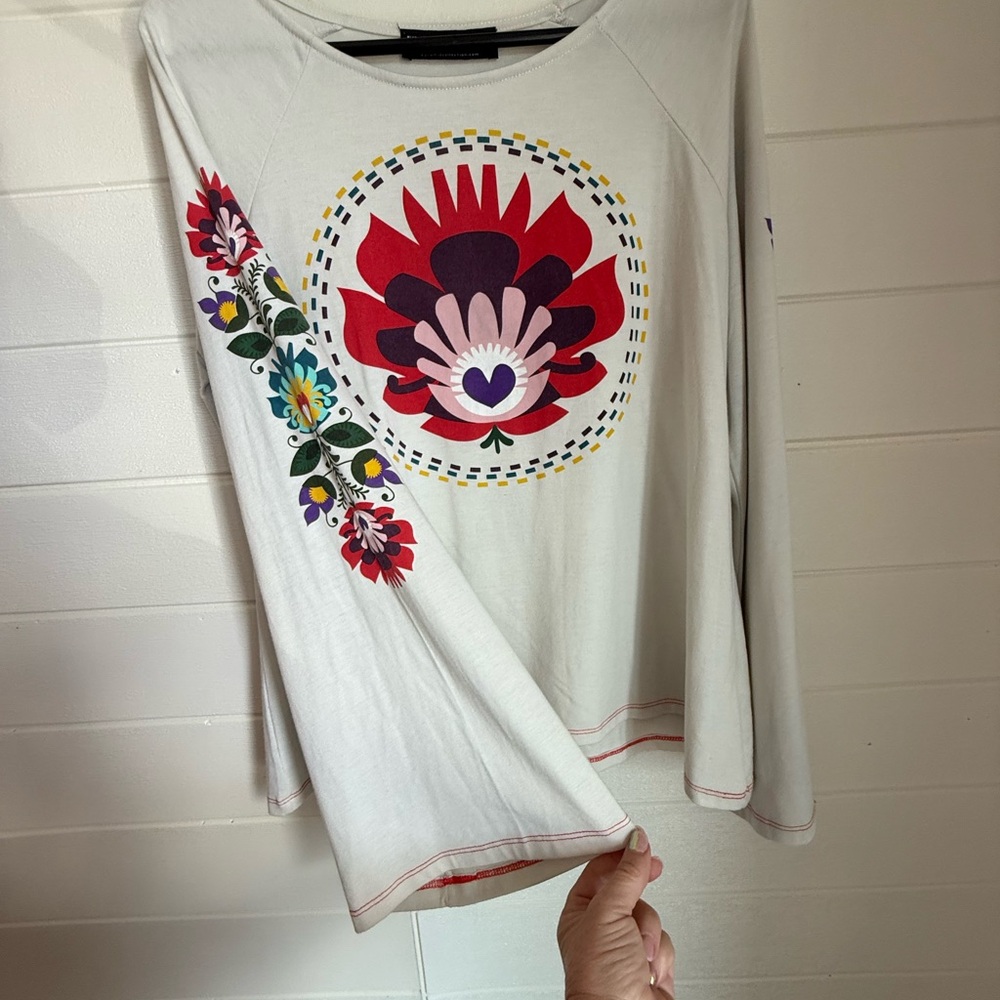 The Pyramid Collection Cream Long Bell Sleeve Lotus Top